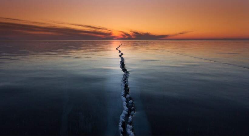 Fissure sur le lac Baïkal