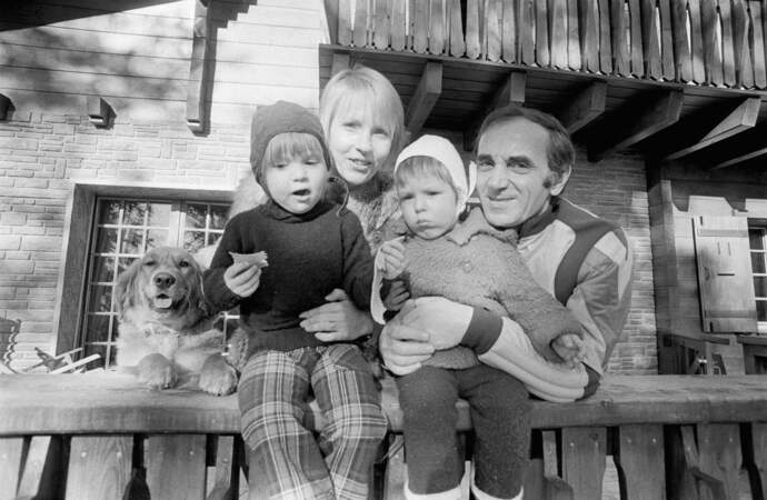 Charles Aznavour et sa famille en Suisse, où il résidait pour raisons fiscales