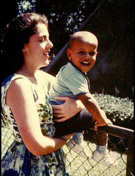 Barack Obama bébé en 1962. Il est né le 4 août 1961.