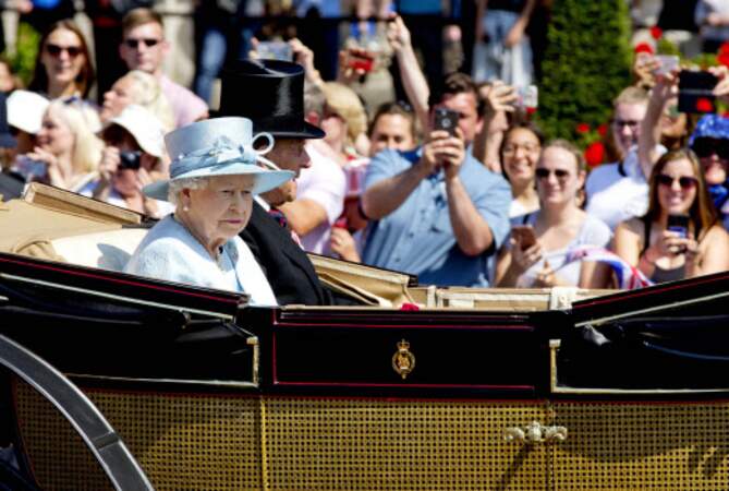 La reine Elisabeth et le prince Philip arrivent à la cérémonie