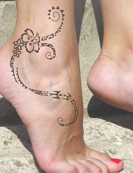 Tatouage maori sur le pied