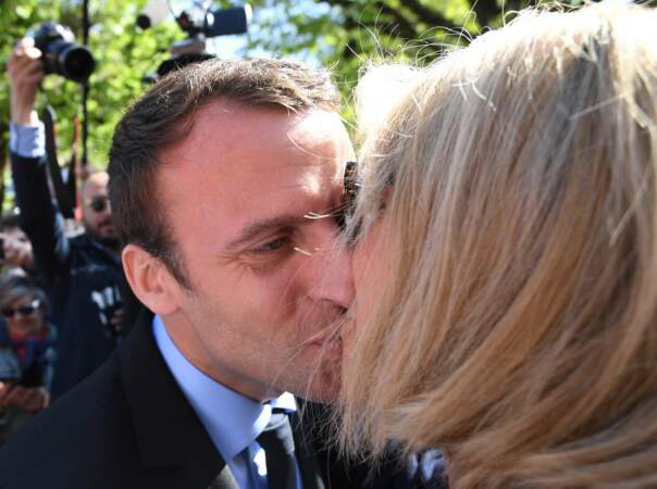 Emmanuel Macron et Brigitte Macron, le couple n'hésite pas à être démonstratif 