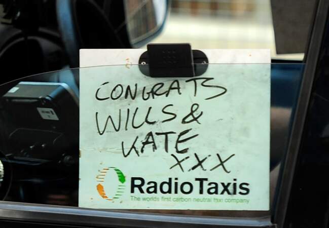 Même les taxis félicitent Kate et William pour leur royal baby boy