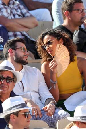 Flora Coquerel et son compagnon Ugo Ciulla dans les tribunes de Roland-Garros le samedi 1er juin à Paris.
