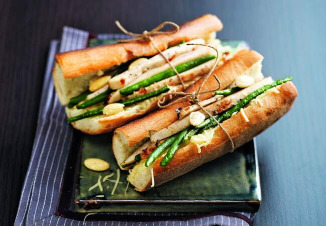 Sandwich poulet, haricots verts, amandes