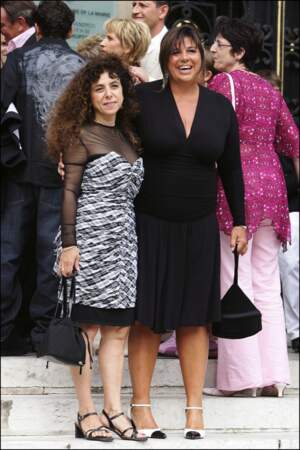 Michèle Bernier et Isabelle de Botton au mariage de Mimie Mathy en août 2005.