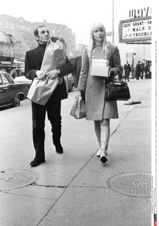 Charles Aznavour et sa fiancée Ulla Thorsell, à New York, en septembre 1966.