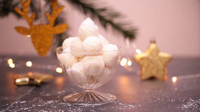 Originales et faciles, des truffes à la noix de coco pour Noël