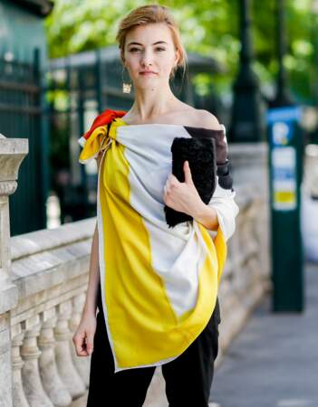 Paris Fashion Week Street Style : la blouse drapée