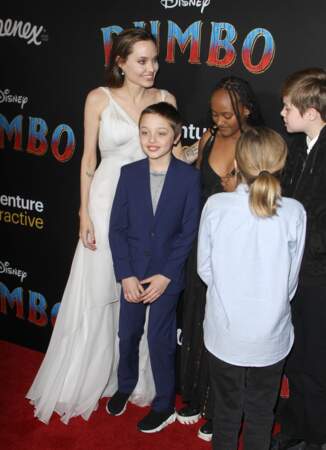 Angelina Jolie et ses enfants Zahara, Shiloh, Vivienne et Knox Jolie-Pitt arrivent à la première de Dumbo 