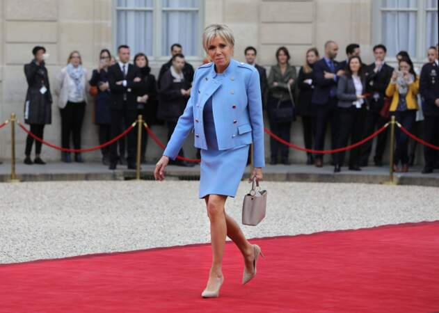 Pour Brigitte Macron la longueur de la jupe n'est pas qu'une coquetterie