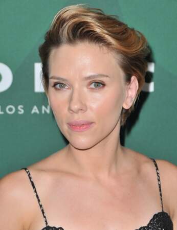 La coupe courte brushée de Scarlett Johansson