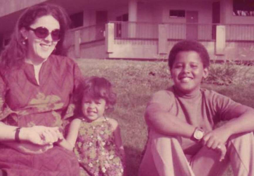 Barack Obama enfant, avec sa mère et sa petite soeur, Maya.