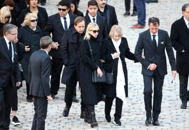 Un hommage national a été rendu à Charles Aznavour, décédé à l'âge de 94 ans, dans la cour des Invalides, à Paris. Charles Aznavour et sa femme Ulla Thorsell auront vécu 52 ans d'amour. Un sacré record de longévité.