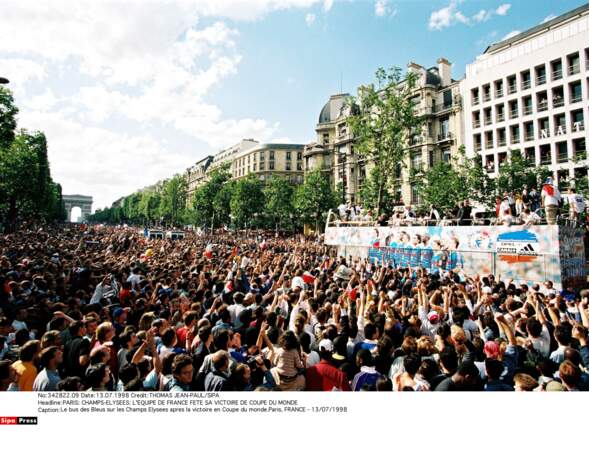 La fête aux Champs-Elysées 