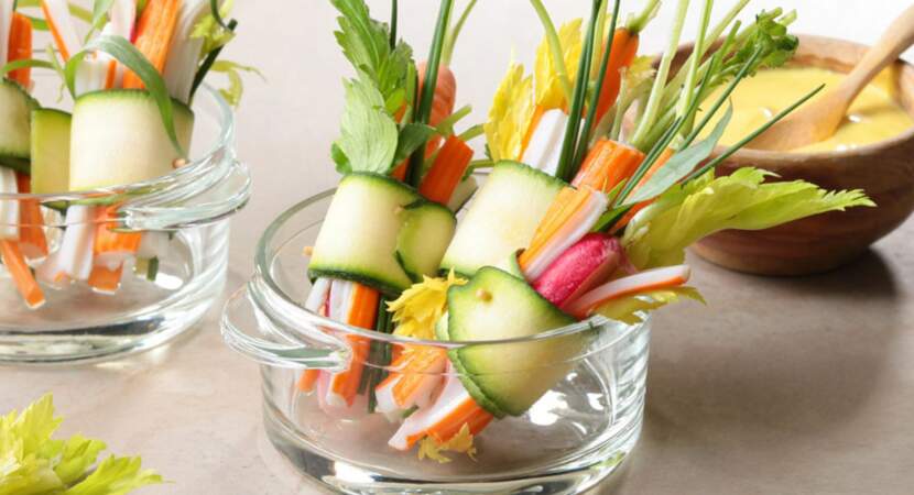 Mini-roulés de courgette, surimi et de légumes croquants
