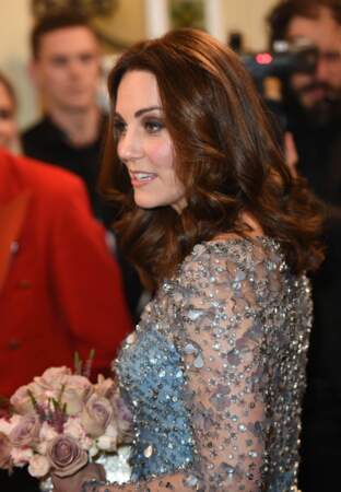 Kate Middleton éblouissante lors du Royal Variety Performance.