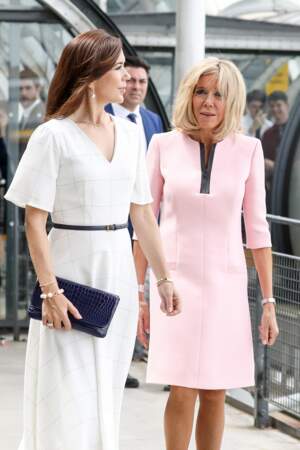 Brigitte Macron superbe en petite robe rose aux côtés de la princesse Mary de Danemark