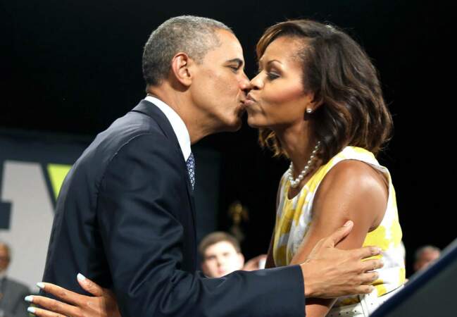 Et embrasse légèrement Barack