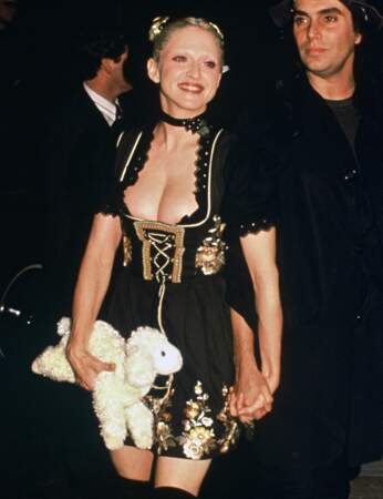 Look Madonna : le style folklorique