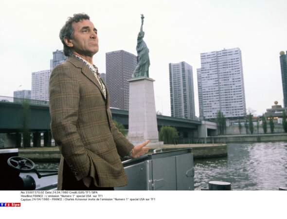 Charles Aznavour à New York en 1980. Il a toujours eu le rêve américain...