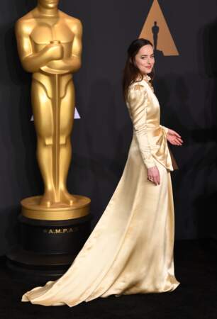 Oscars 2017 : Dakota Johnson en robe Gucci