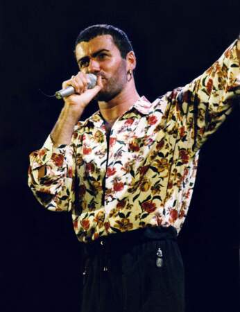 George Michael et sa chemise à fleurs 
