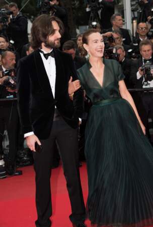 Carole Bouquet accompagne son fils Dimitri Rassam à la projection de Fox Catcher à Cannes en 2014