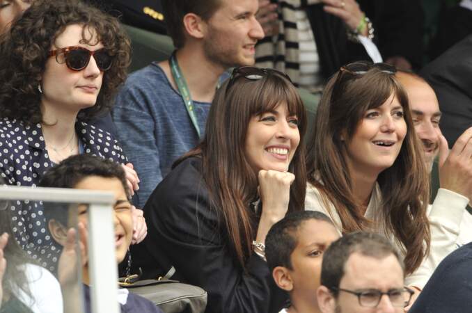 Nolwen Leroy et sa soeur Kay Le Magueresse assistent à un match à Roland-Garros le 29 mai 2014.