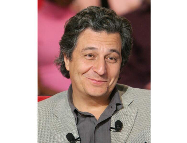 L'acteur participe à l'émission "Vivement Dimanche" en 2004, il a 52 ans