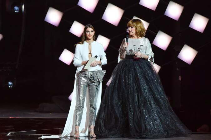 Iris Mittenaere aux côtés de Daphné Bürki pour la 33e cérémonie des Victoires de la Musique