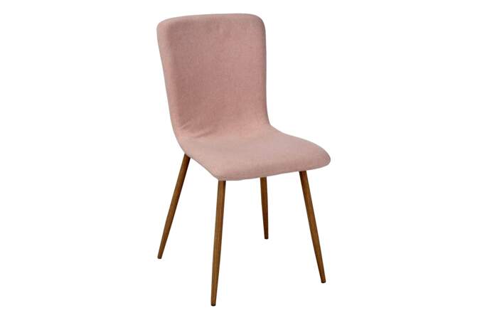 Une chaise rose