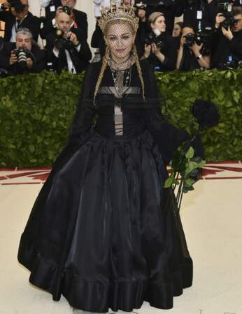 Look Madonna : la robe de religieuse