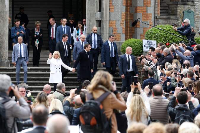 Brigitte Macron et son garde du corps très sexy au Touquet, le 26 mai 2019