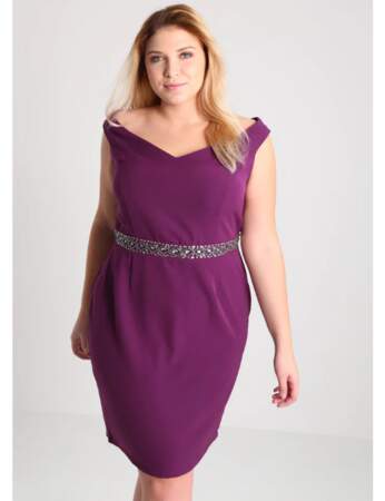 Tenue de cérémonie grande taille : la robe violette tendance