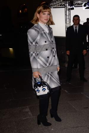 Fashion week : Léa Seydoux en manteau à carreaux 