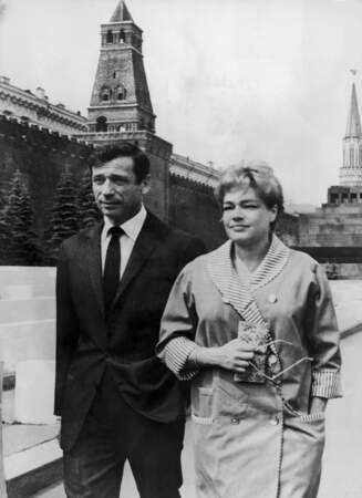 Simone Signoret et Yves Montand visitent Moscou en juillet 1963.
