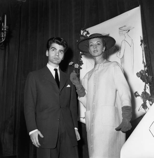 Karl Lagerfeld, à 21 ans, à Paris en 1954.