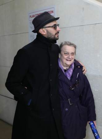 L'artiste JR vient rendre hommage à Agnès Varda à la Cinémathèque française de Paris le 2 avril 2019..
