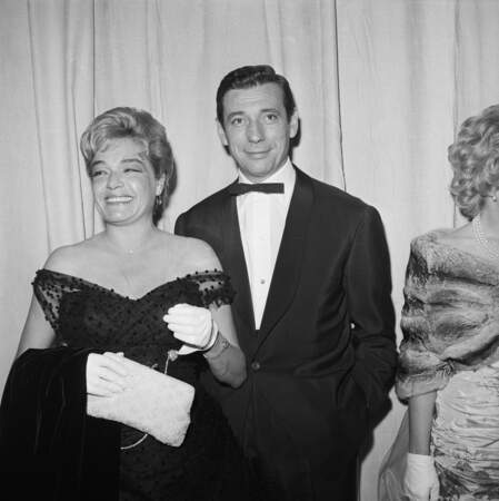 Simone Signoret et Yves Montand arrivent à la cérémonie des Oscar le 4 avril 1960.