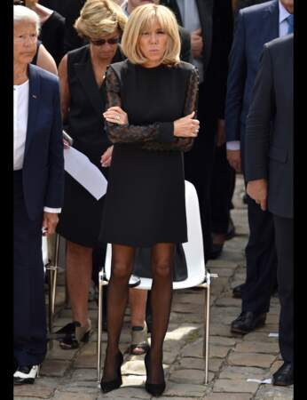 Brigitte Macron : petite robe noire à dentelle