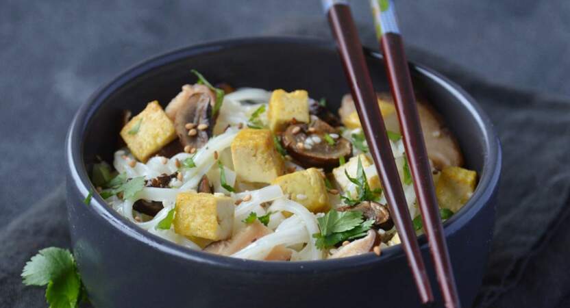 Nouilles de riz, champignons et tofu