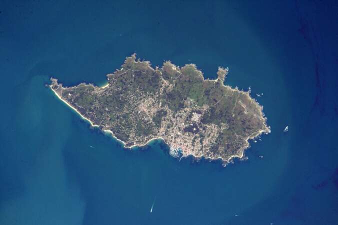 Décidément, l'astronaute normand aime aussi la Bretagne : l'île d'Yeu, au sud du Finistère