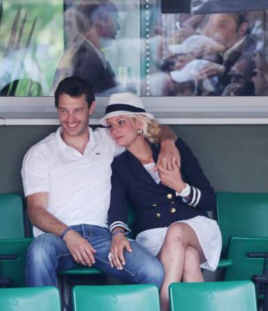 Elodie Gossuin et Bertrand Lacherie dans les tribunes de Roland Garros le 22 mai 2011.