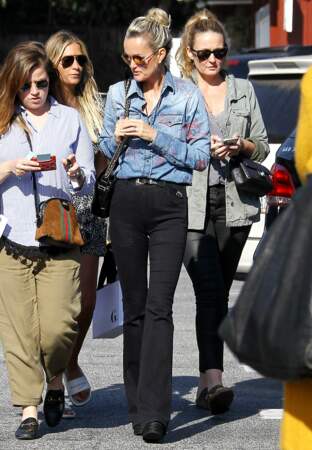 Laeticia Hallyday se détend à Los Angeles avec ses amies, le 8 mai