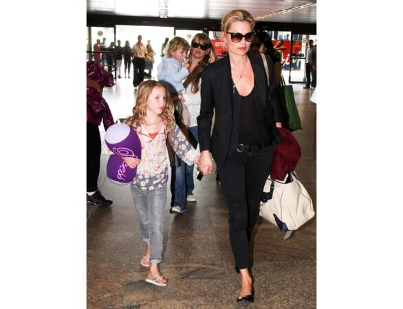 Kate Moss et sa fille Lila à l'aéroport de Sao Paulo en 2011