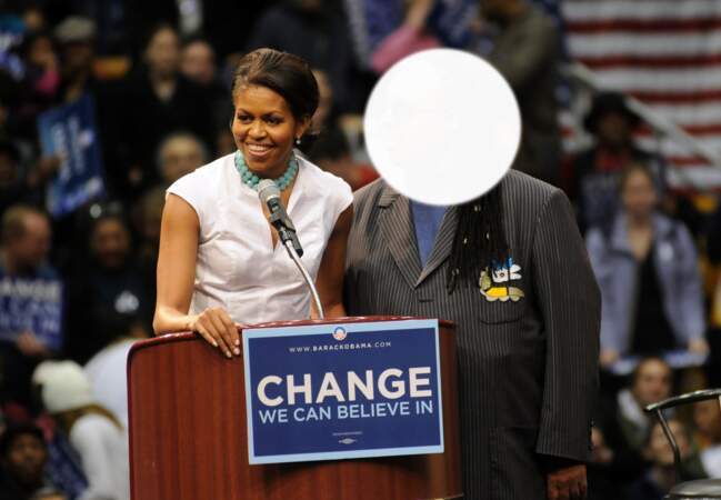 Qui est aux côtés de Michelle Obama ?