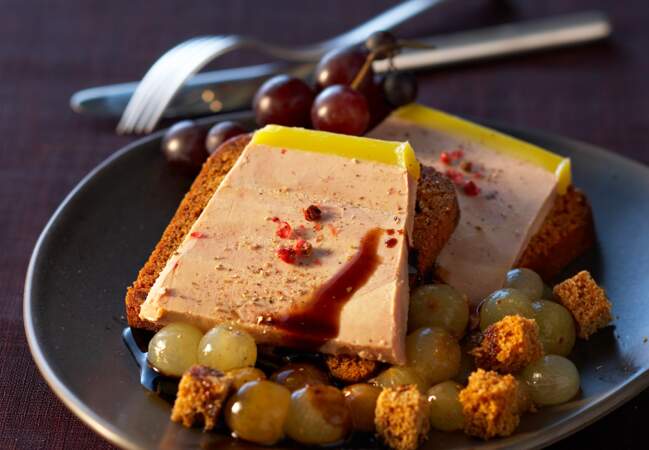 Toasts de foie gras épicé aux deux raisins