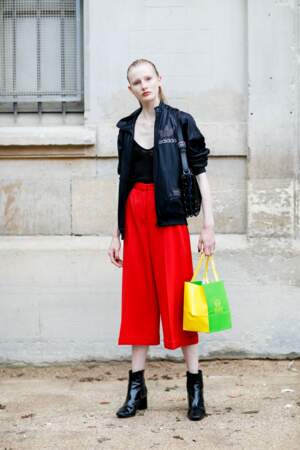 Paris Fashion Week Street Style : le pantalon rouge