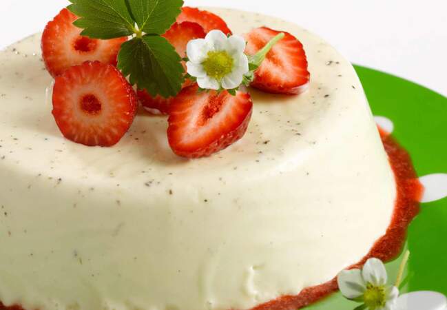 Bavarois à la vanille et coulis de fraises